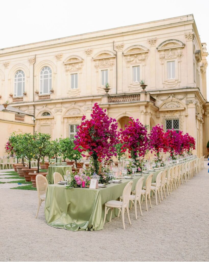 Wedding reception setup in Villa Aurelia’s garden, with beautifully arranged tables under the open sky, photographed by Francesco Mantino