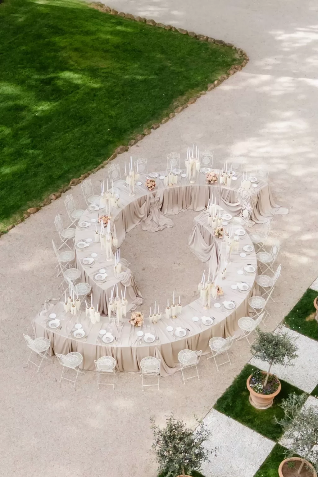 Overhead view of U-shaped table arrangement set in Villa Aurelia's courtyard