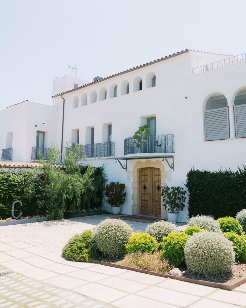 Grand entrance of Masía Casa Del Mar, a luxurious wedding venue in Spain.