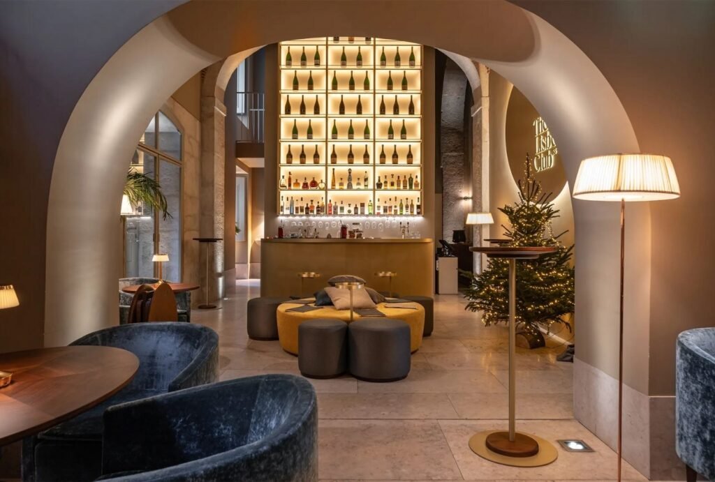 Historic salon at Verride Palácio Santa Catarina, filled with antique furnishings and timeless elegance.