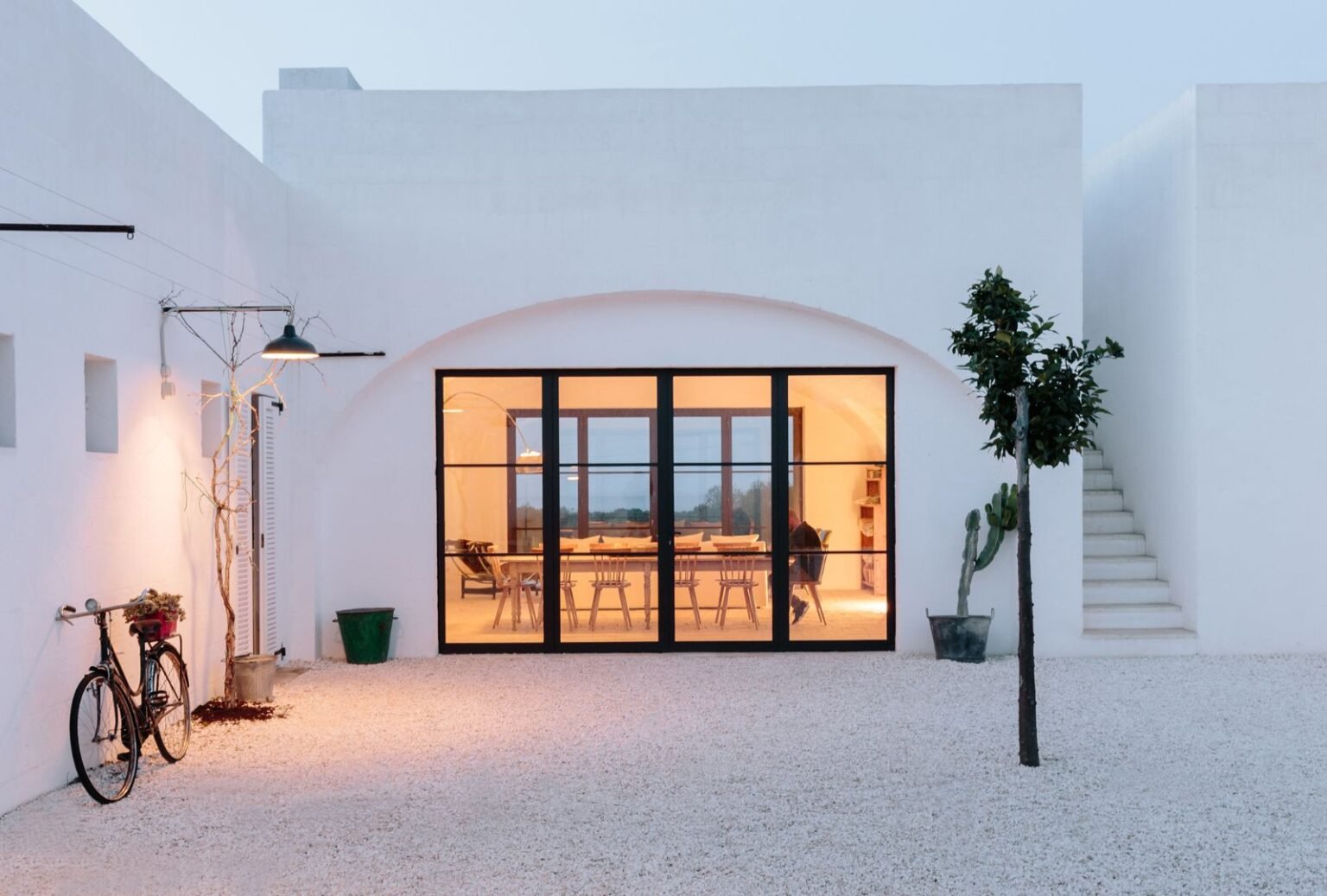 A breathtaking sunset view over Masseria Morosetta, illuminating the venue’s stunning architecture and countryside setting, photographed by Marina Denison.