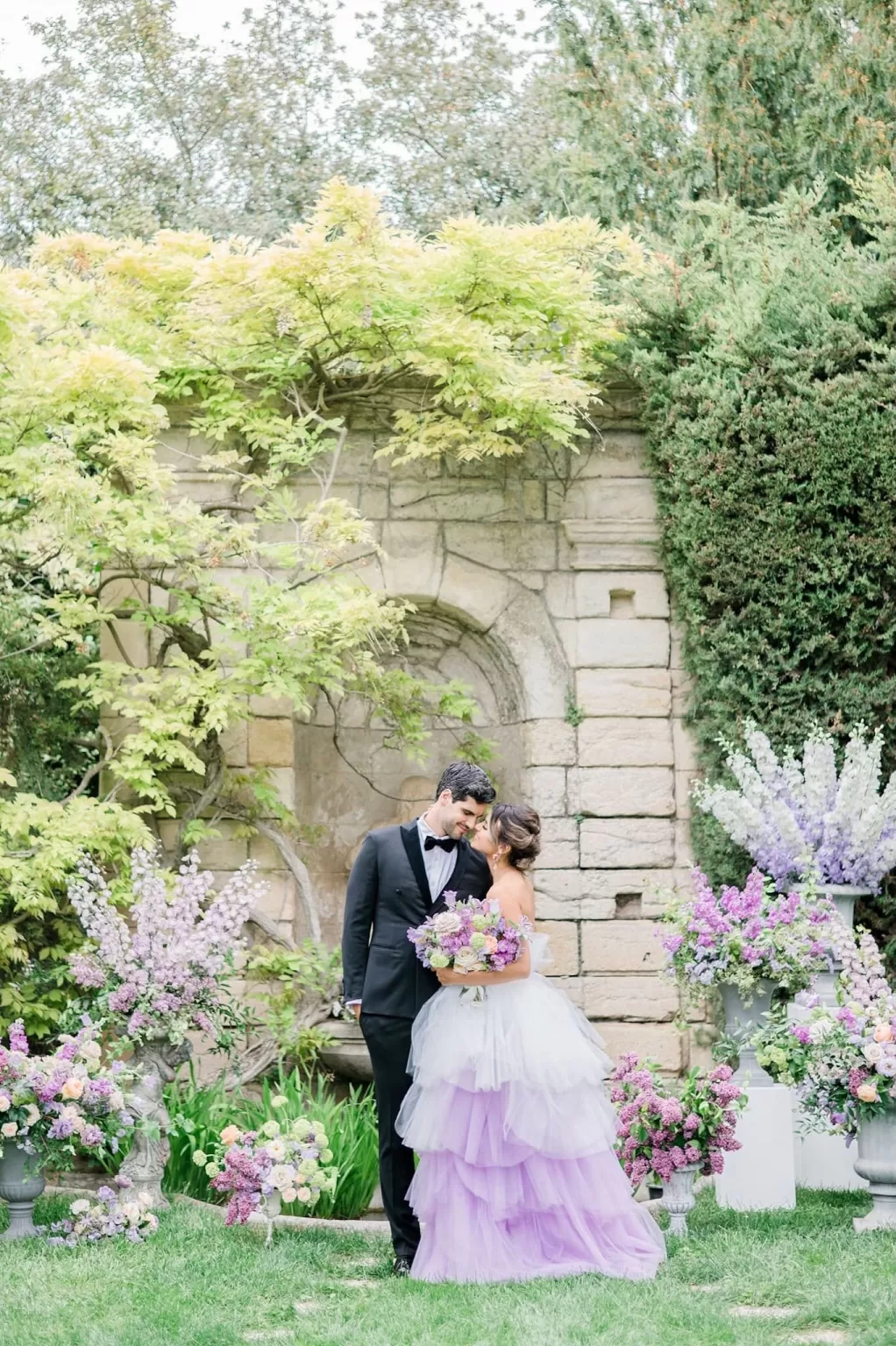 bastide-du-roy-flower-wall-couple