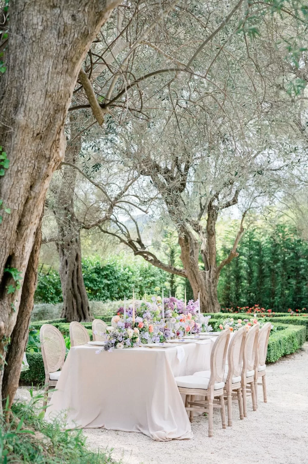 bastide-du-roy-outdoor-dining