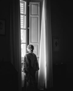 villa-lungomonte-bride-window