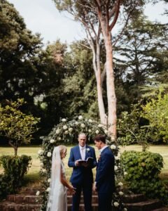 villa-lungomonte-ceremony-arch 2
