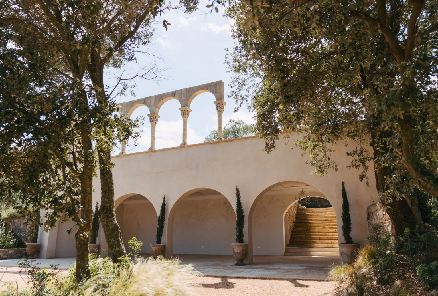 Stone archway detail leading into a softly textured interior wall at Mas Torroella.