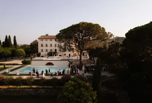 Guests raising a toast by the pool at Bastide du Roy, celebrating the newlyweds in style.