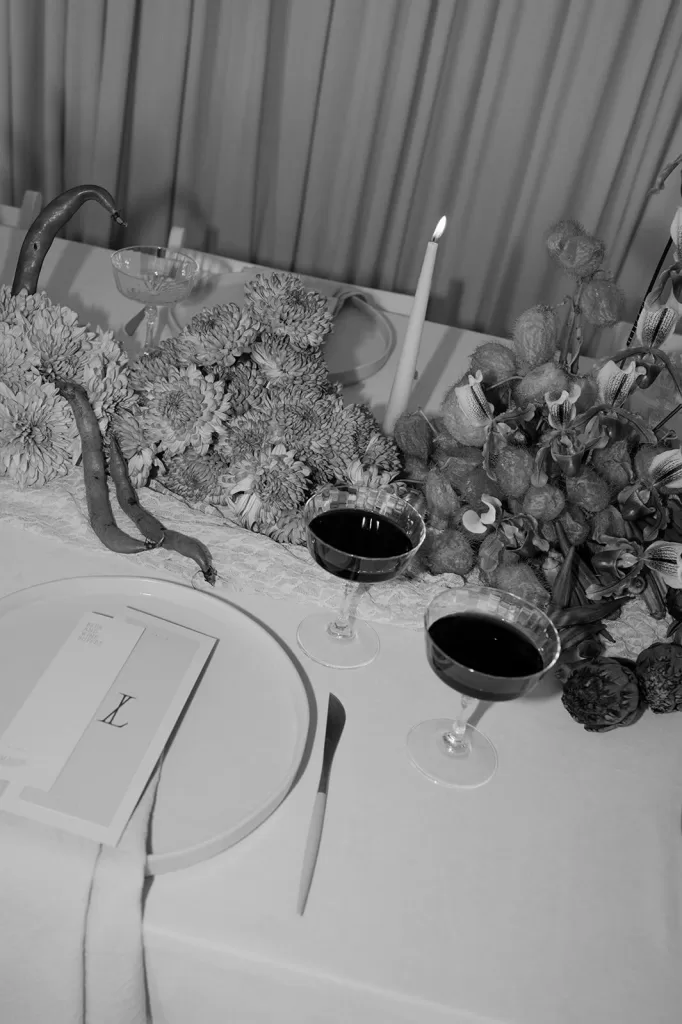Elegant outdoor wedding table setting at Casa Sacoto with layered textures and artistic florals.
