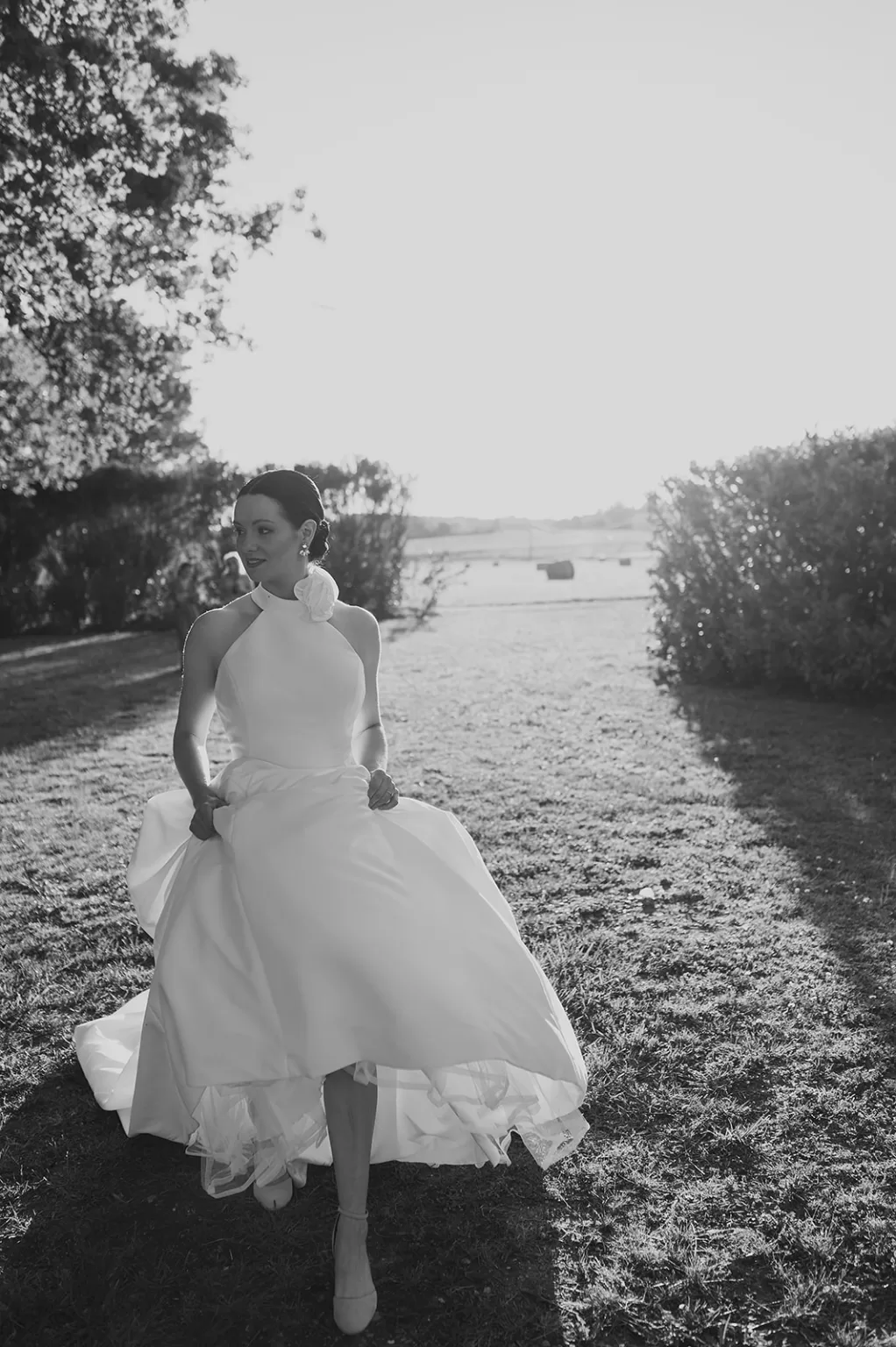 Round table reception setup in the sunlit courtyard at Château de Sanse