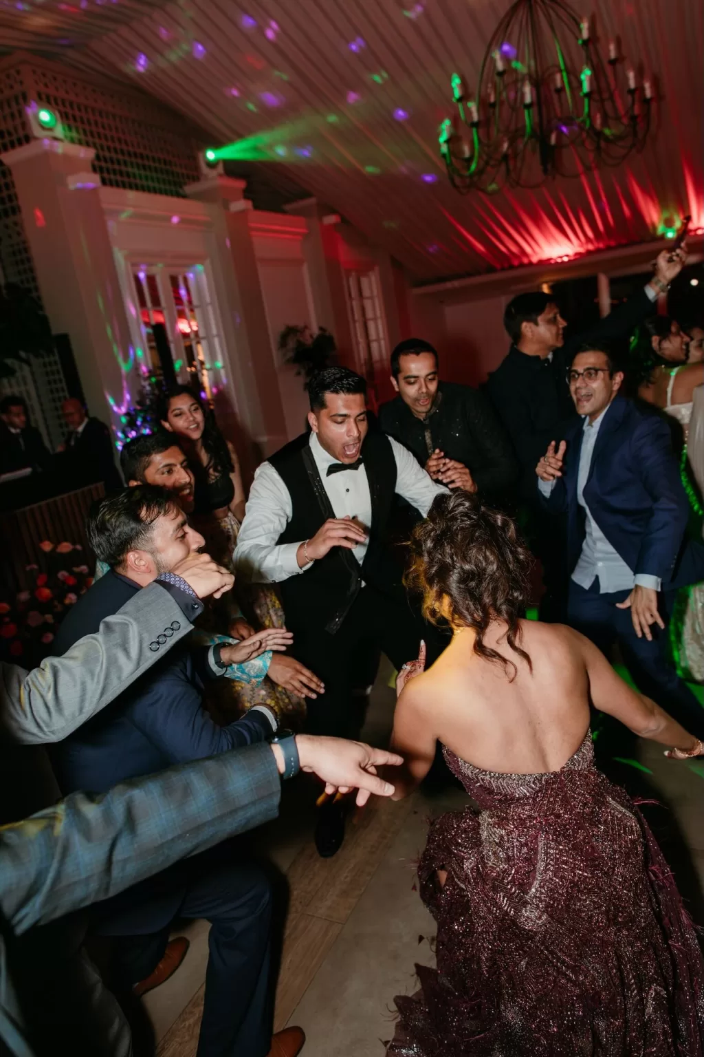 High-energy dance floor moment with the groom and guests celebrating during the wedding reception at Cigarral de las Mercedes.