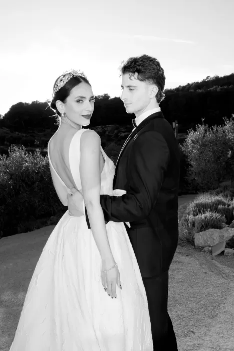 Black and white portrait of bride and groom at Masia Cabellut, exuding timeless elegance
