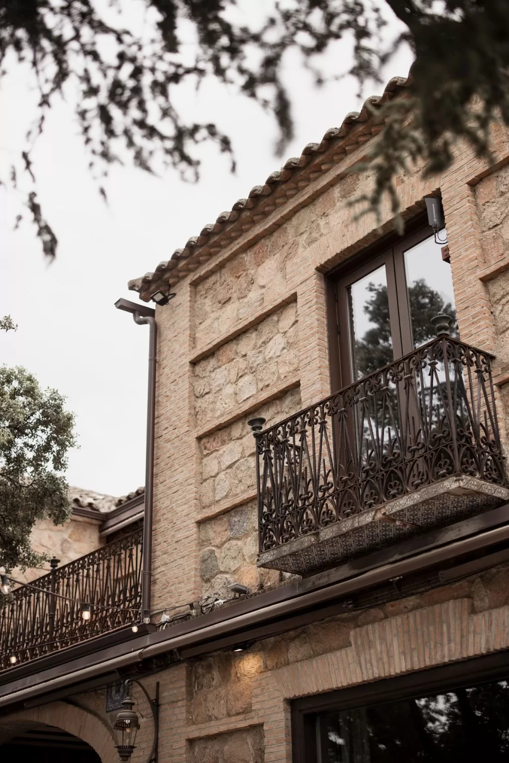 Stone facade and wrought iron balconies of Cigarral de la Mercedes, capturing the venue’s rustic charm.