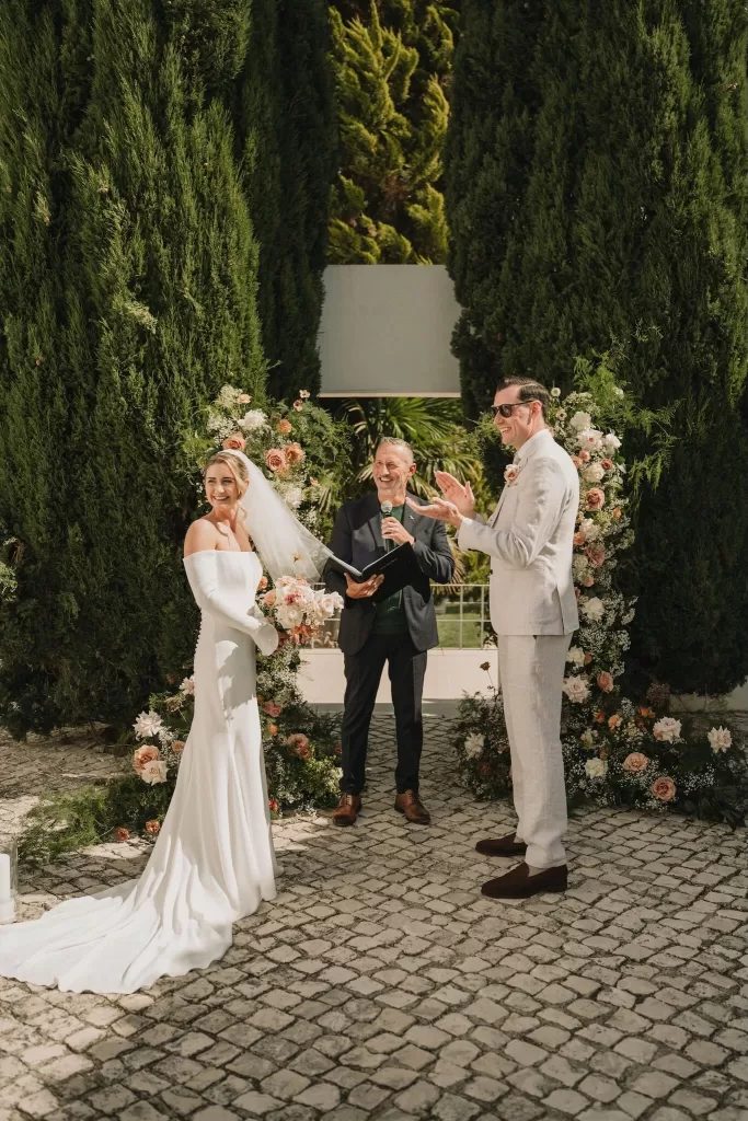 Emotional vow exchange at Casa Sacoto under the open sky
