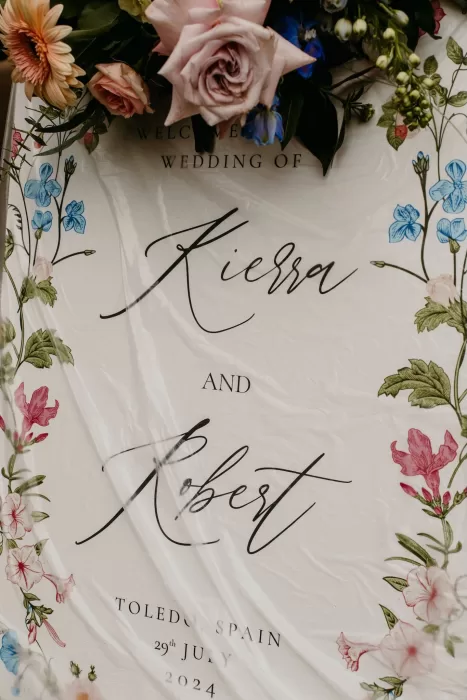 Floral welcome sign for Kierra and Robert’s wedding at Cigarral de las Mercedes.