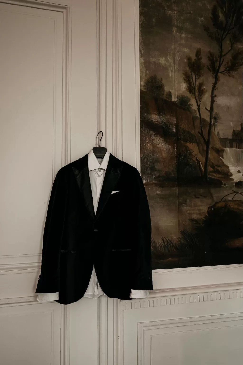 Groom’s suit jacket hanging on display inside Parc Broekhuizen.
