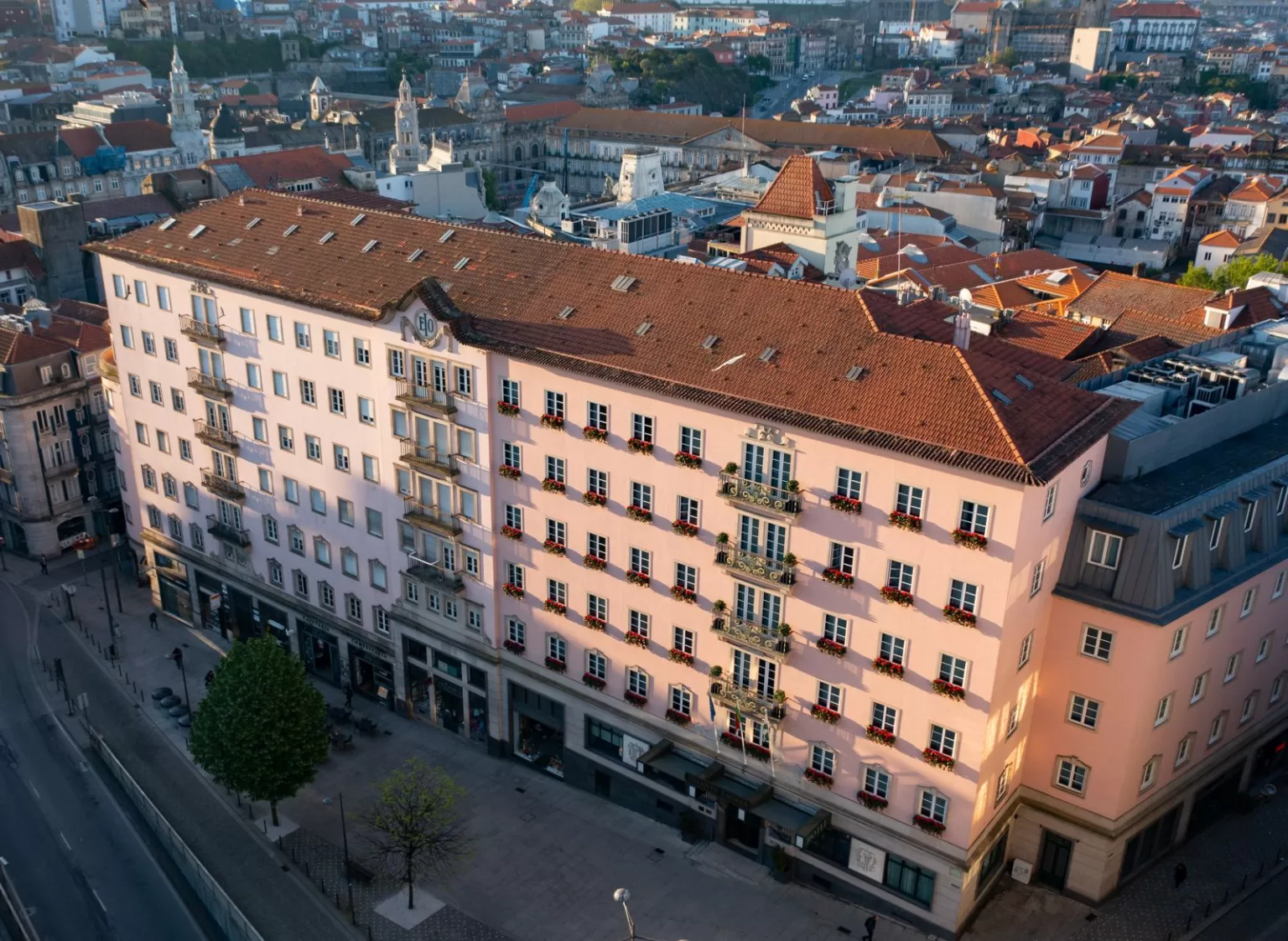 Aerial view of Hospes Infante Sagres in Porto showing terracotta roof, central balconies, and surrounding historic architecture.