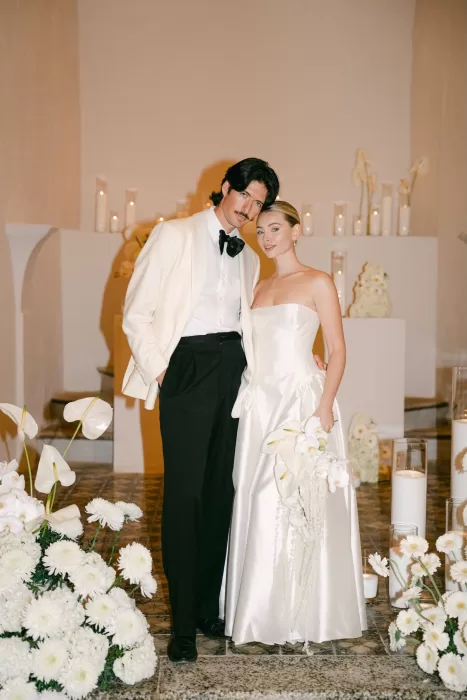 Bride and groom portrait at Fontsanta indoors with candlelit floral installations and a refined, modern atmosphere.
