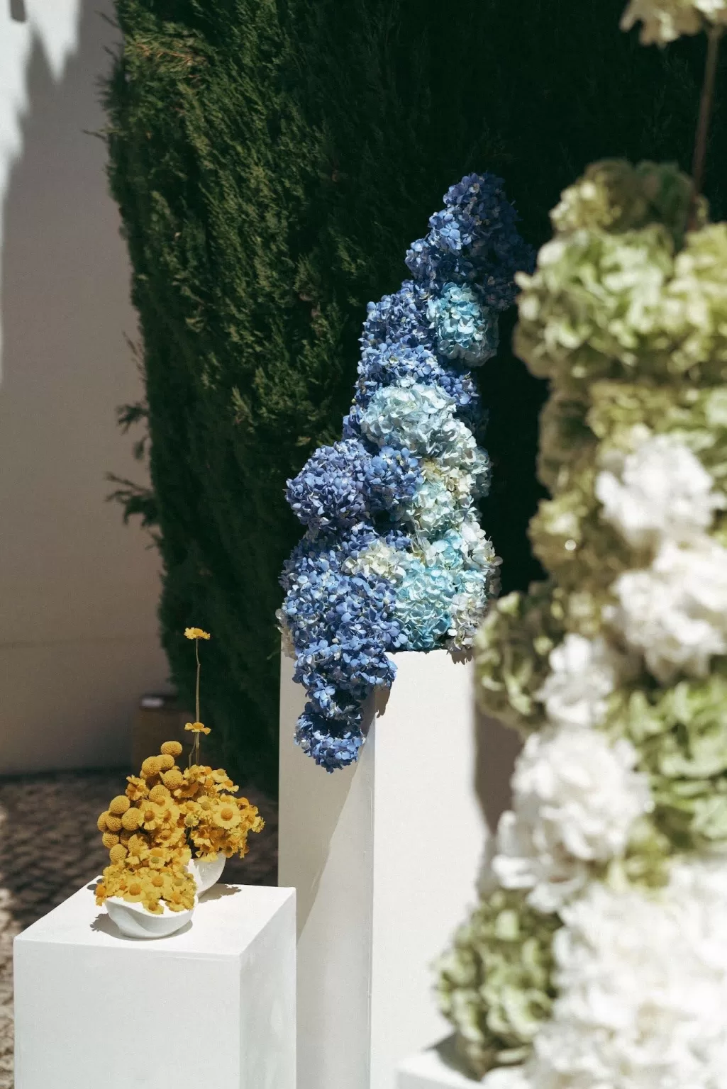 Floral pillars framing the outdoor ceremony space at Casa Sacoto