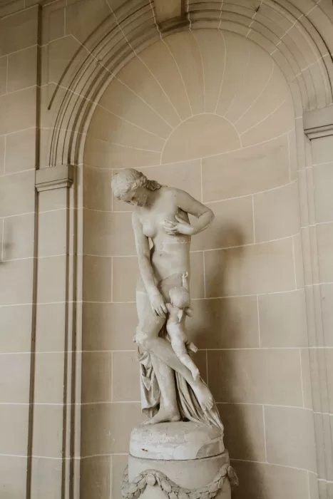 Classical stone statue set within an arched alcove at Château du Prieuré d’Evecquemont.
