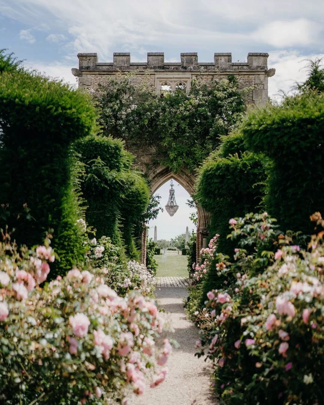 euridge-manor-exterior-stone-archway-laura-ja