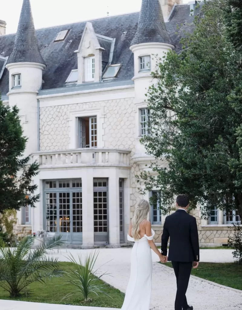 chateau-de-la-couronne-couple-approach