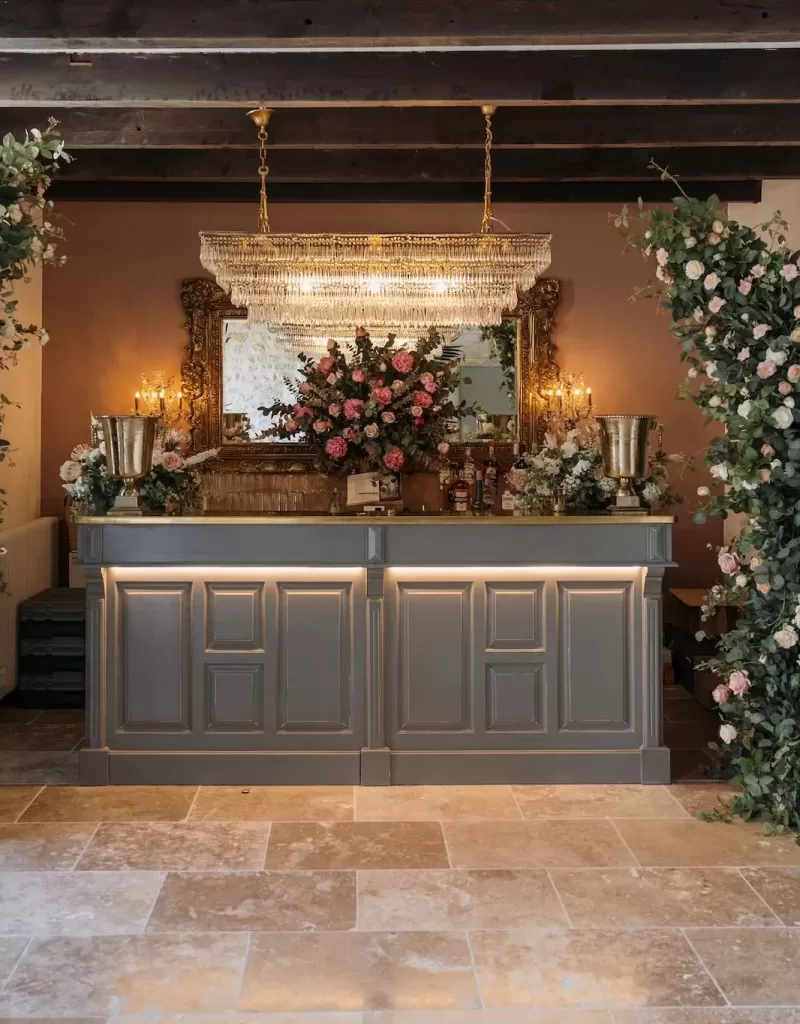 chateau-de-la-couronne-table-flowers