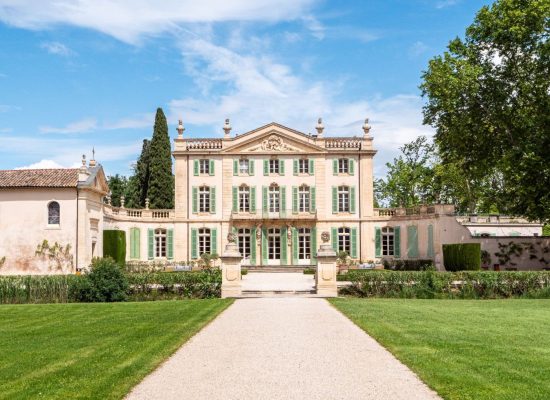 Exterior view of Château de Tourreau, a premier wedding venue in France.